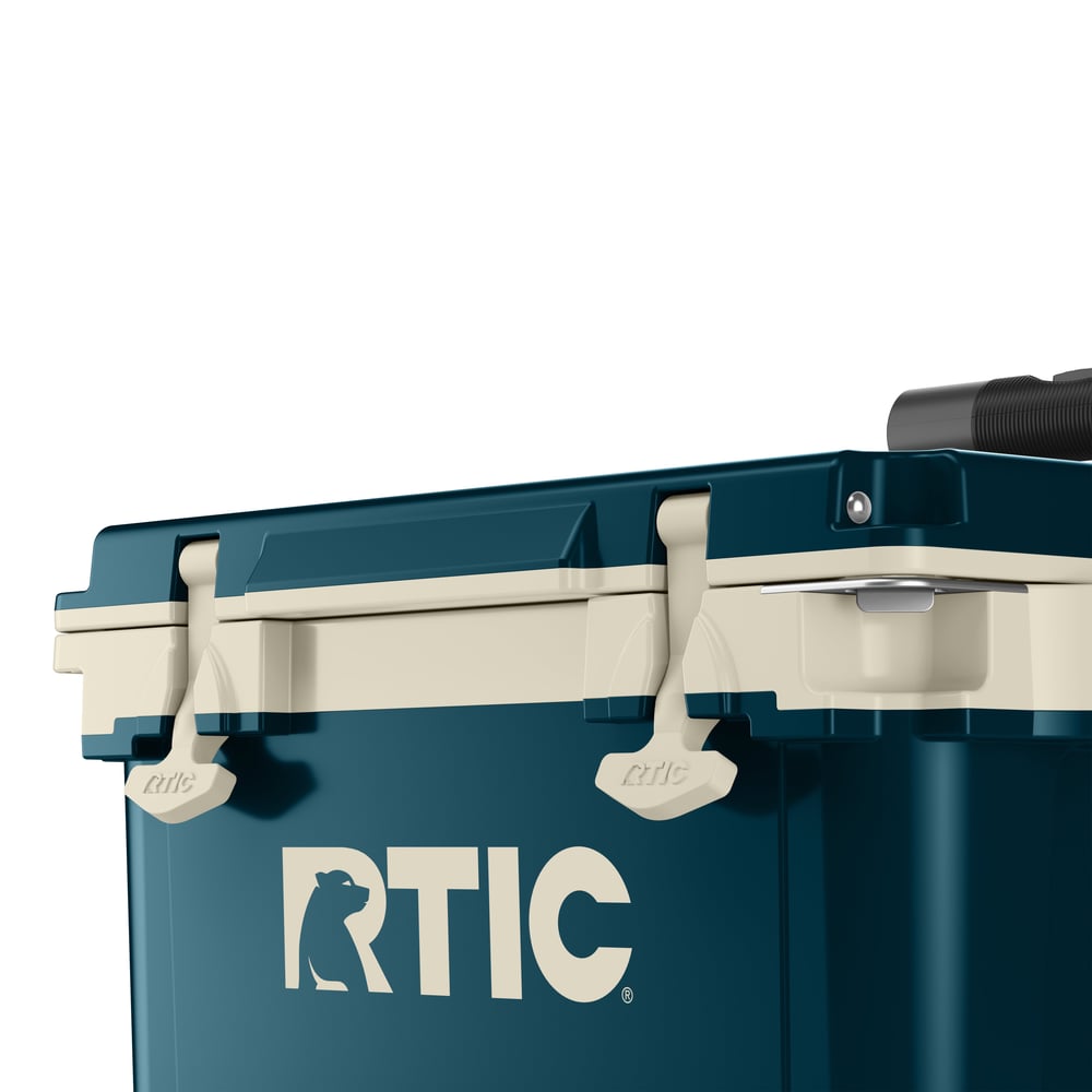 22 QT Ultra-Light Wheeled Cooler Marine/Canvas - Image 9
